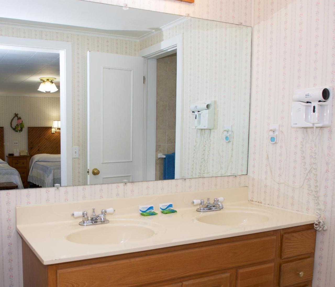 מילפורד Myer Country Motel מראה חיצוני תמונה